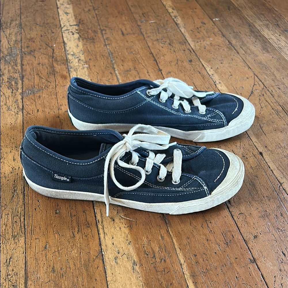 Simple Men’s 8 M navy blue canvas sneakers shoes